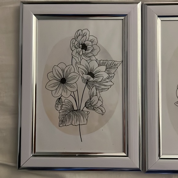 2 Framed Flower Decor - Picture 2 of 3